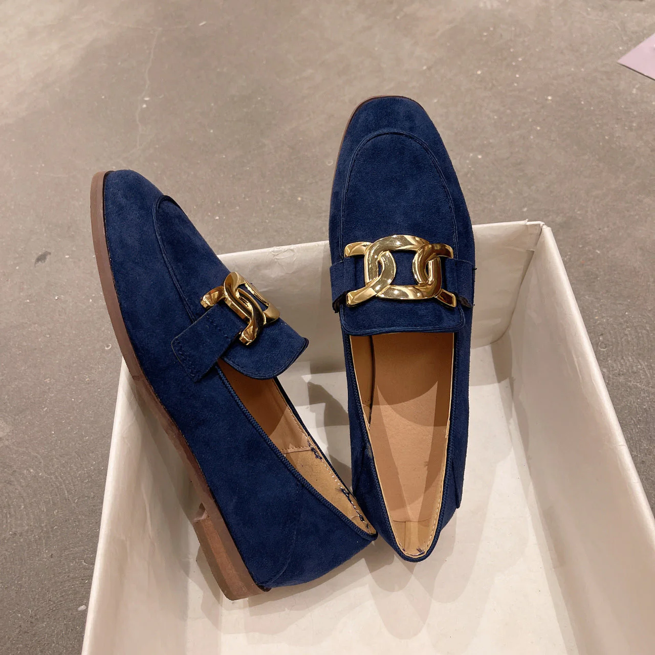 Barb - Klasyczne i trwałe loafersy z zamszu dla kobiet - Image 2