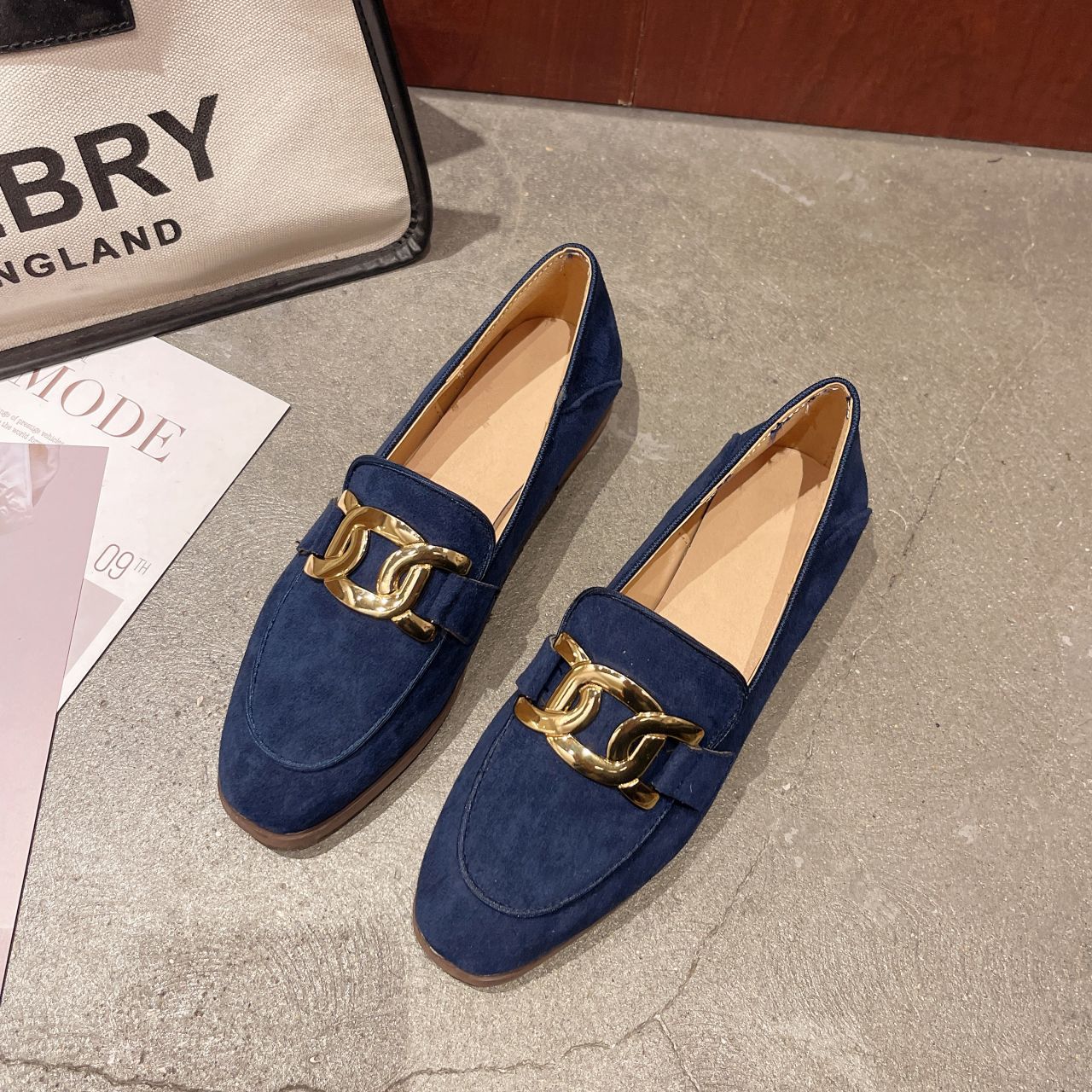Barb - Klasyczne i trwałe loafersy z zamszu dla kobiet - Image 4