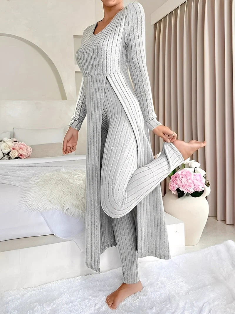 Elara - Stylowy komplet z delikatnie prążkowanym wzorem dla kobiet - Image 4