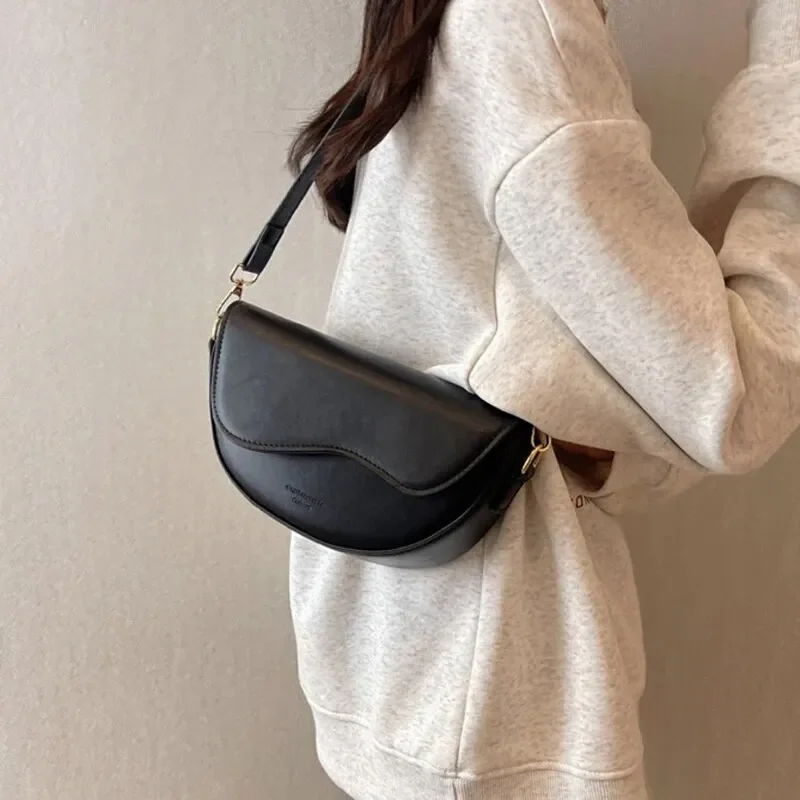 Ellie - Mała torba crossbody z szerokim paskiem - Image 4