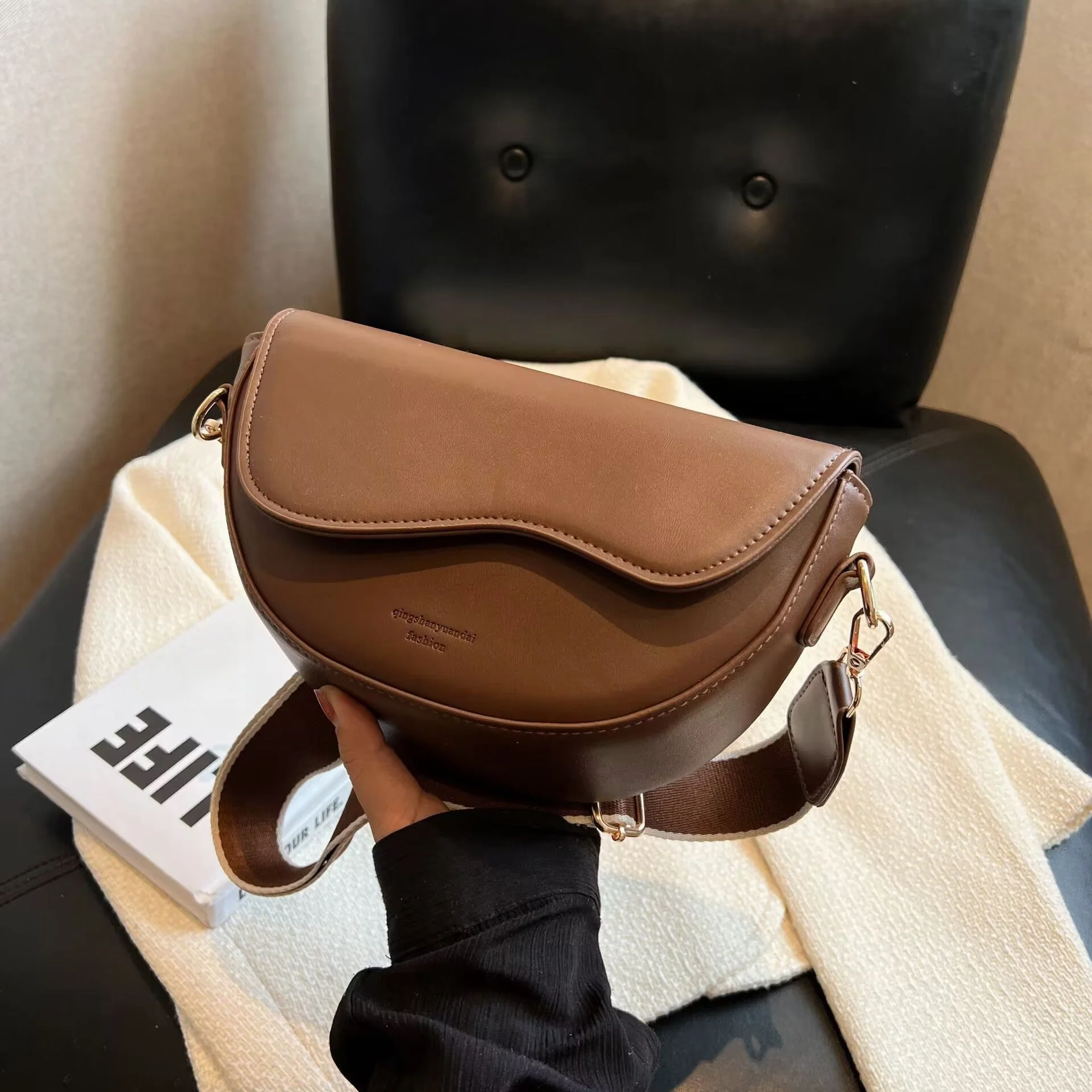 Gwendolyn | Damska torebka crossbody z wegańskiej skóry - Image 4
