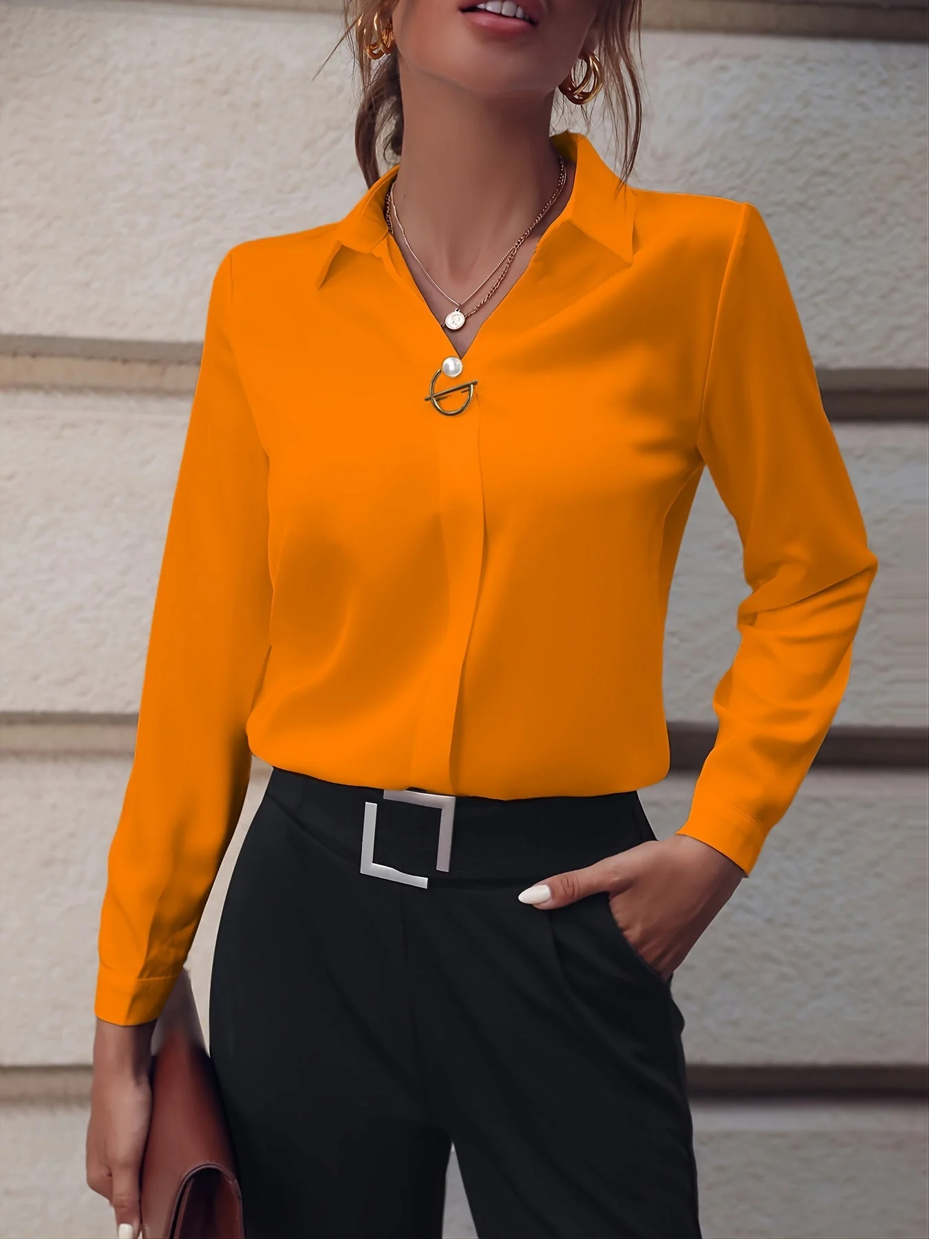 Heather - Elegancka koszula z ozdobnym zapięciem - Image 3
