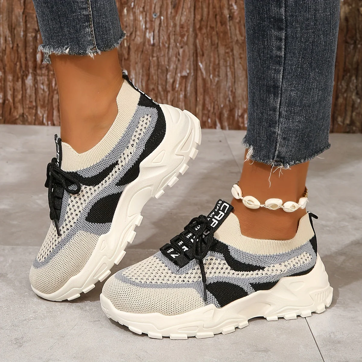 Hodierna – nowoczesne damskie oddychające sneakersy z siateczki – czarne - Image 10