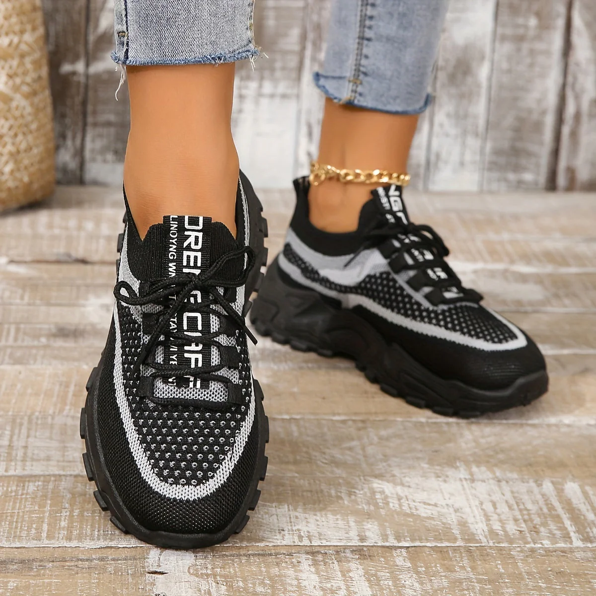 Hodierna – nowoczesne damskie oddychające sneakersy z siateczki – czarne - Image 5