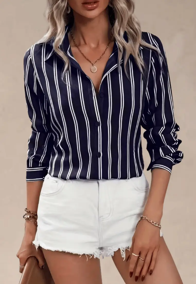 Ida - Granatowa koszula damska w paski slim fit z klasycznym kołnierzykiem - Image 3