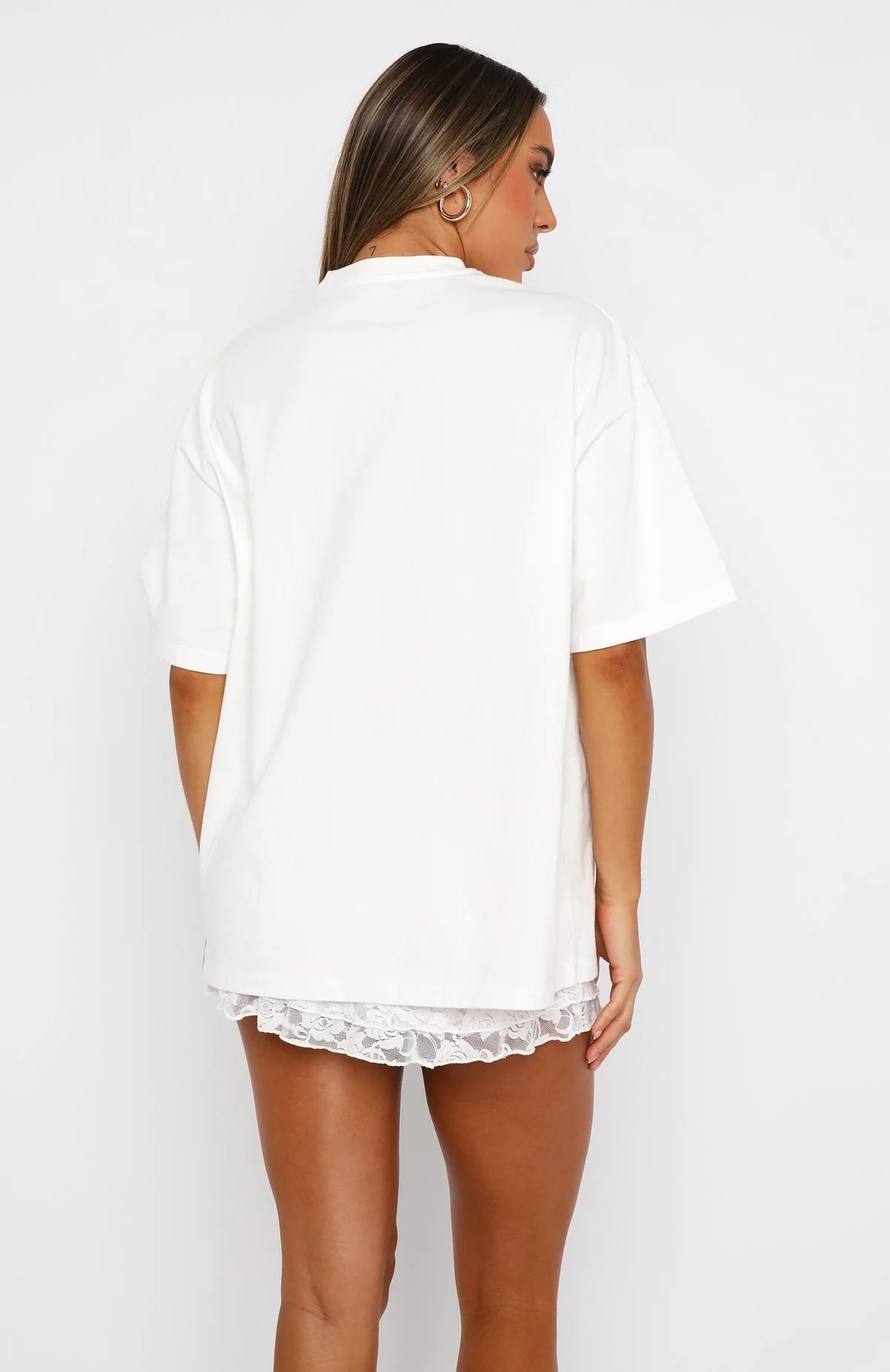 Kathryn | Damski t-shirt oversize biały z napisem stylowy wygodny - Image 4