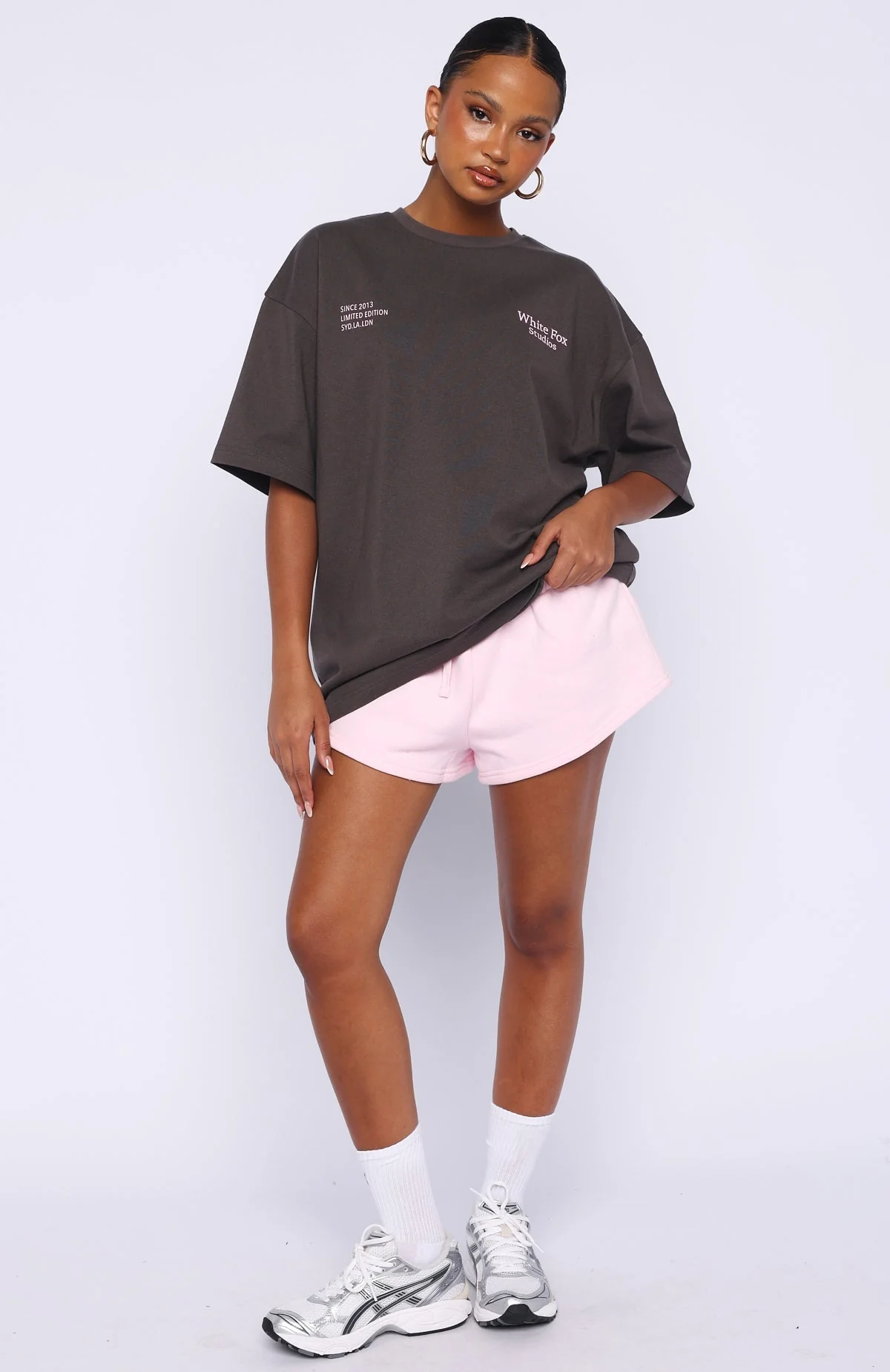 Leonora | Damski t-shirt oversize grafitowy wygodny casualowy - Image 6