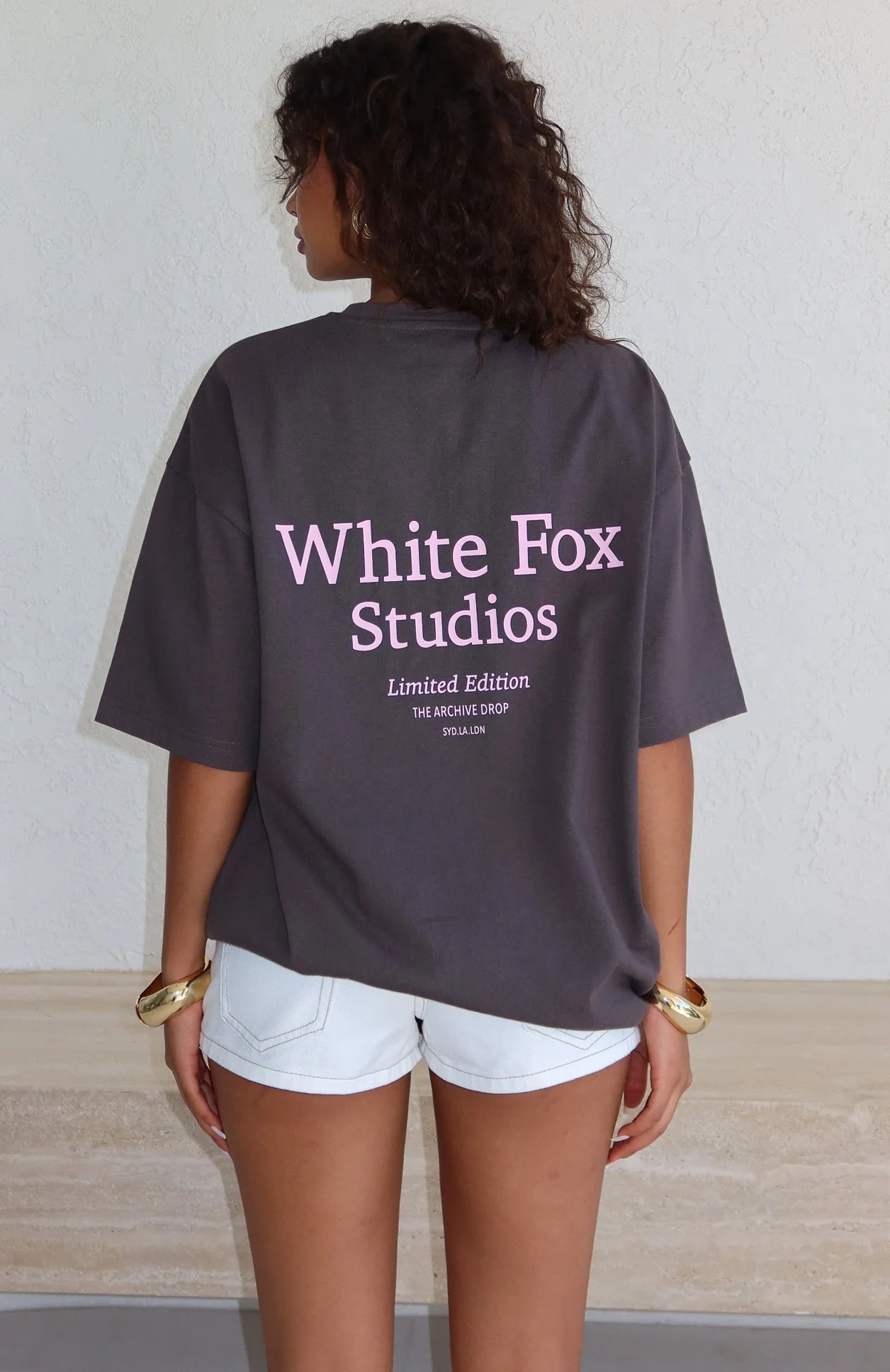 Leonora | Damski t-shirt oversize grafitowy wygodny casualowy - Image 7