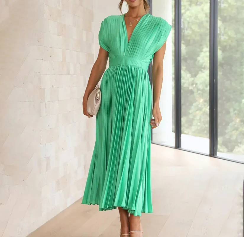 Liora - Elegancka plisowana sukienka maxi z głębokim dekoltem - Image 5