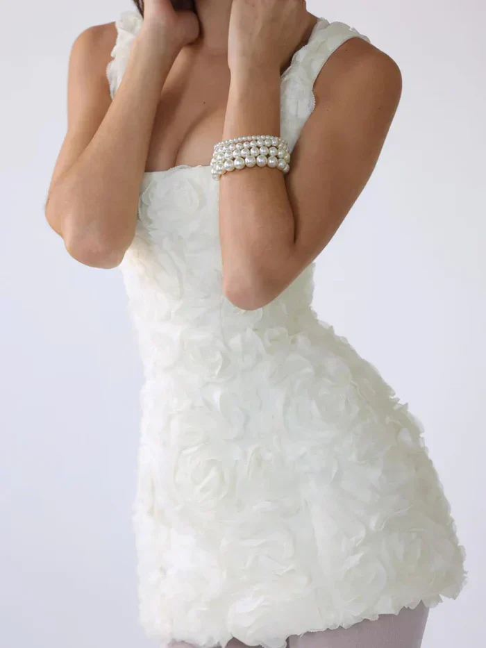 Malwina - Krótka sukienka z trójwymiarowymi kwiatami – elegancka i romantyczna - Image 3