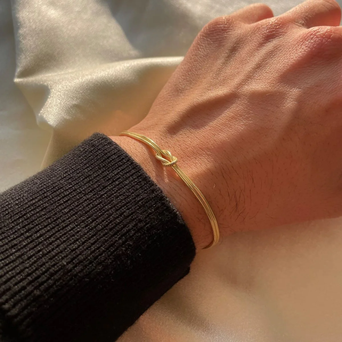 Nina | Bransoletka damska z motywem węzła miłości elegancka złota minimalistyczna - Image 6