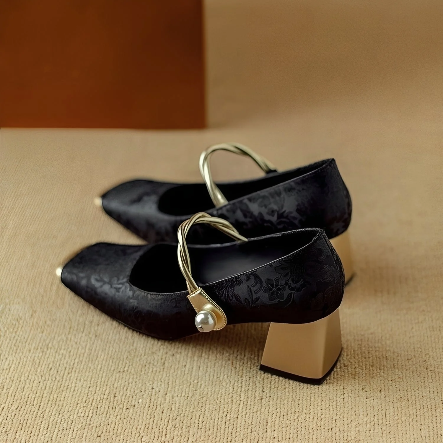 Ramona - Eleganckie stylowe damskie buty na obcasie słupkowym z tłoczeniem - Image 5