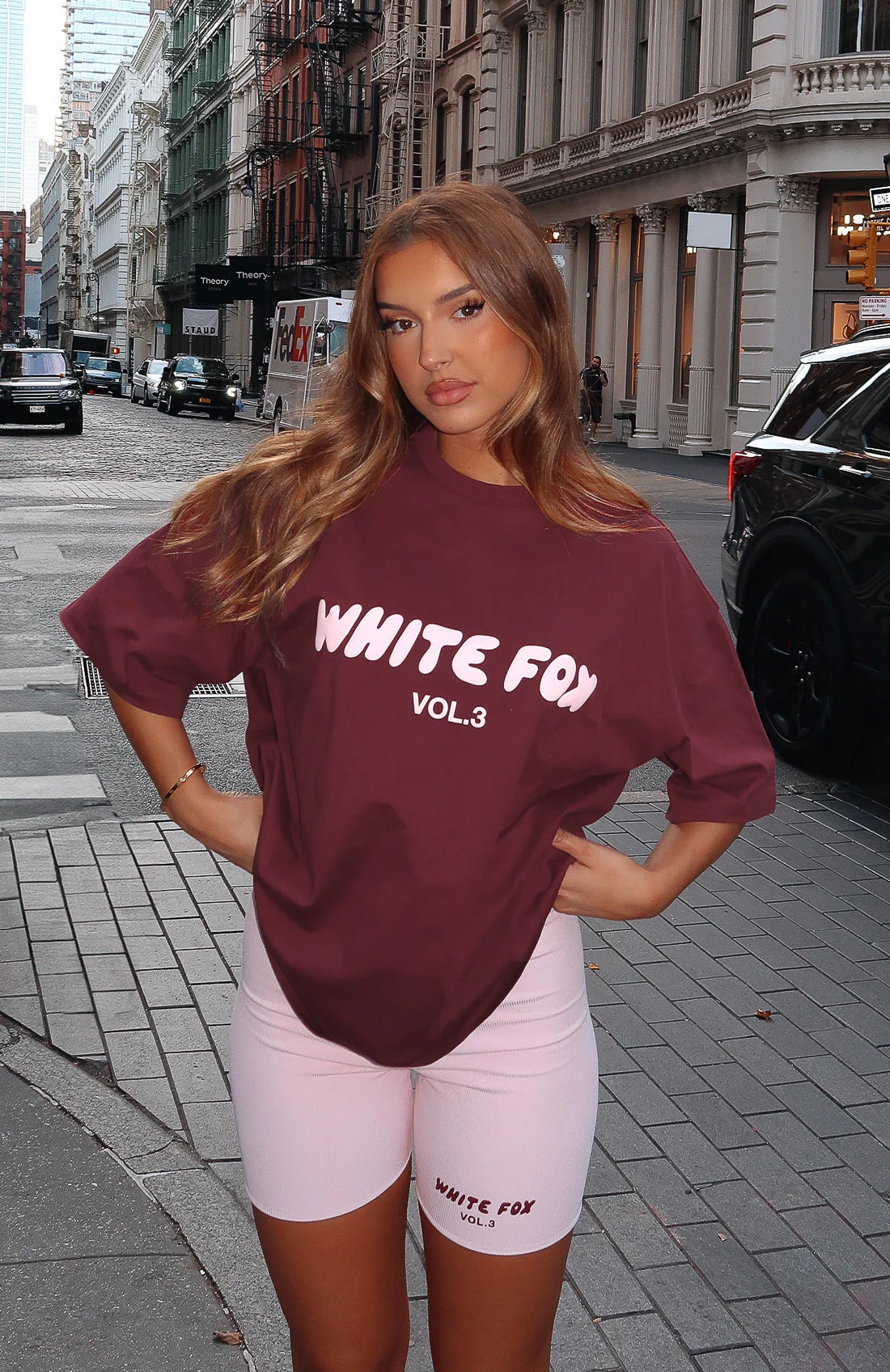Rosalie | Damski t-shirt oversize czerwony velvet wygodny streetwear