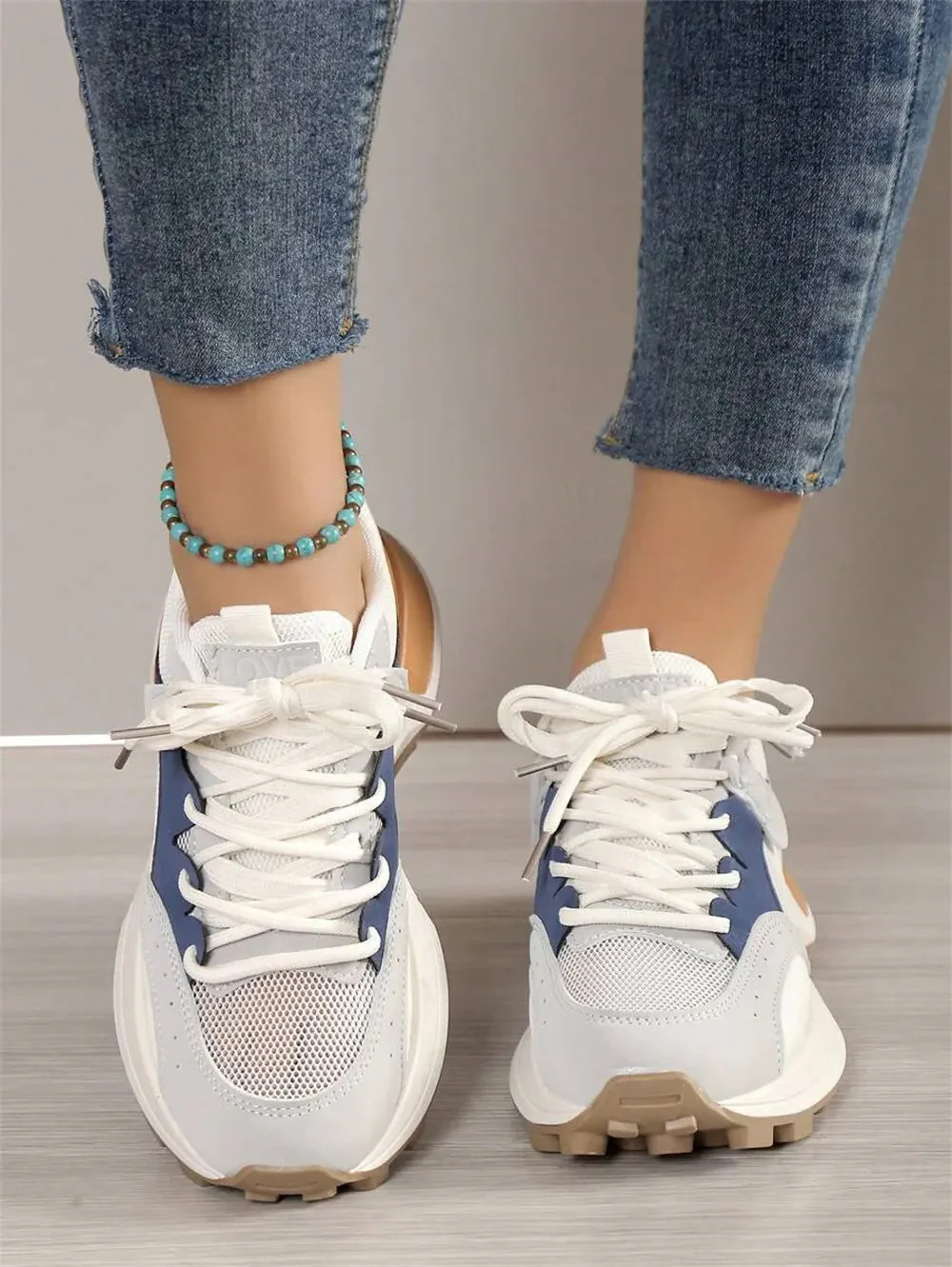 Stylowe damskie sneakersy ortopedyczne, komfortowe i modne - Image 5